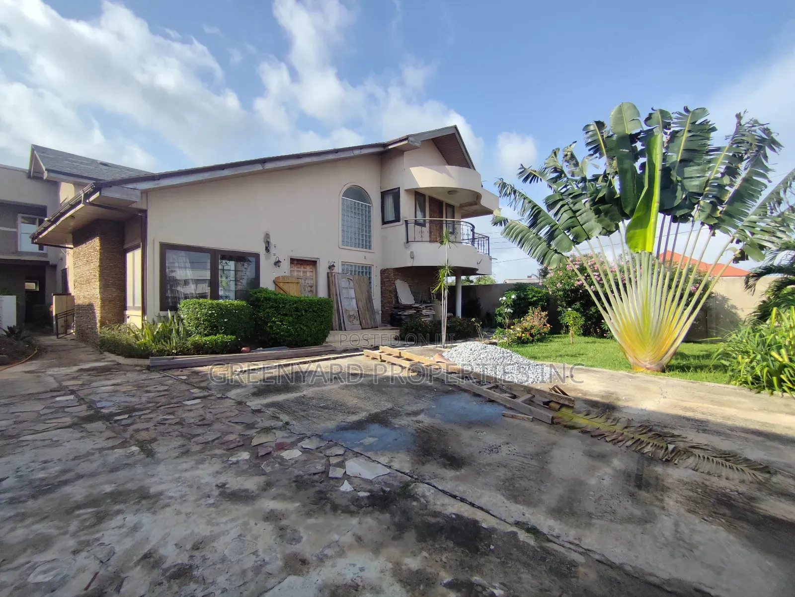 6bdrm Apartment in Com 18, Lashibi for sale