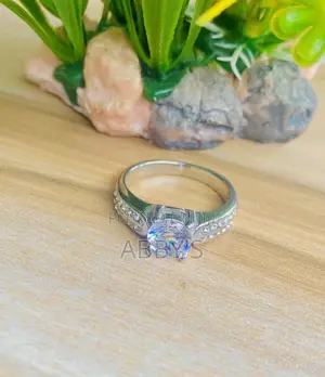 Gorgeous Women's Promise/Engagement Ring