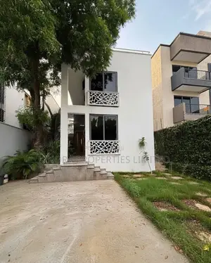 4bdrm Duplex in East Airport for sale