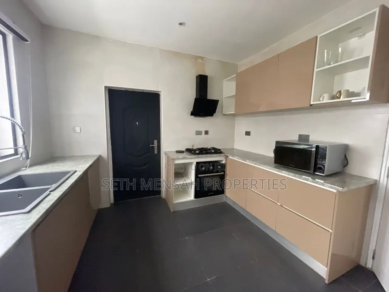 Furnished 4bdrm House in Skm, Labone SHS Area for rent