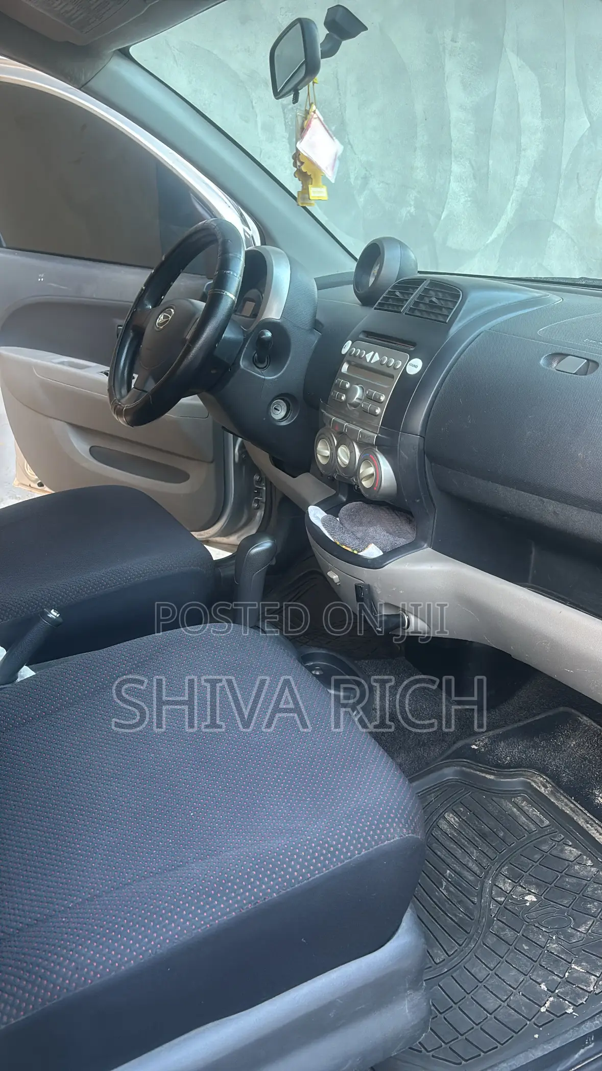 Toyota Vitz 1.3 FWD 3dr 2009 Gray