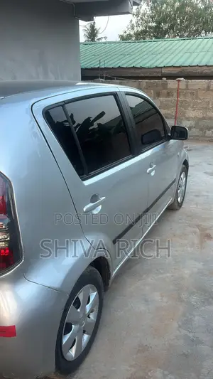 Toyota Vitz 1.3 FWD 3dr 2009 Gray