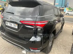 Toyota Fortuner 2025 Black
