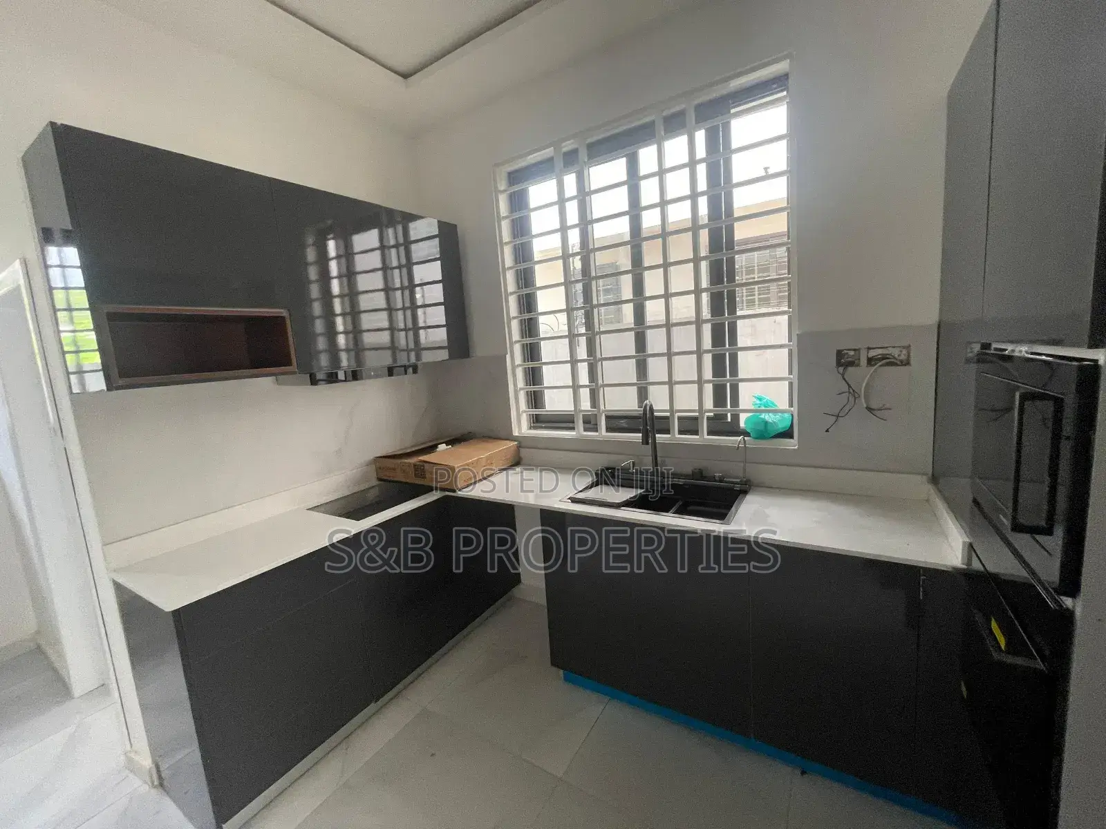 5bdrm House in Kwabenya for sale
