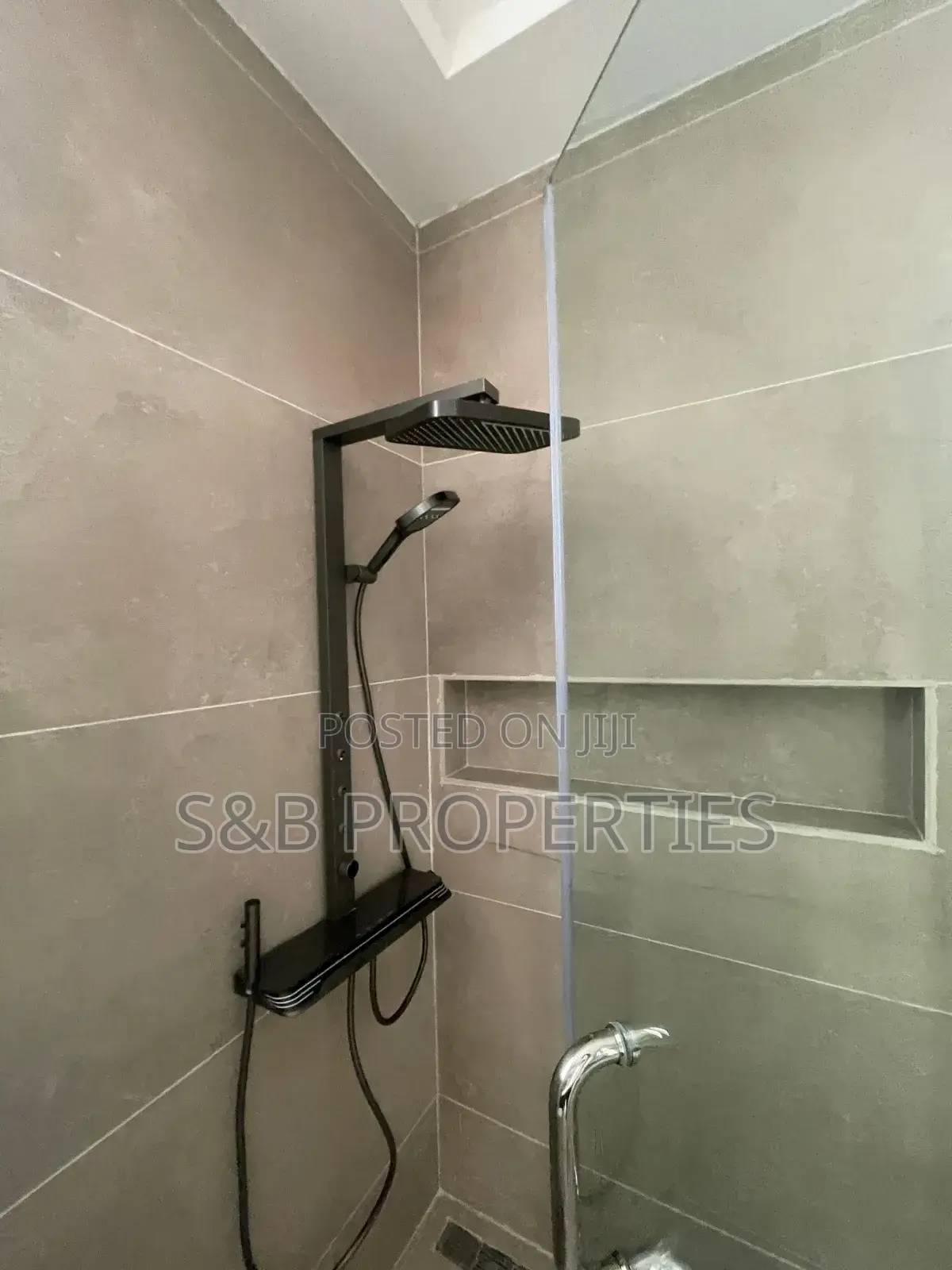 5bdrm House in Kwabenya for sale