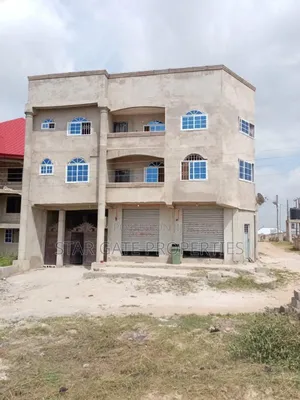 12bdrm House in Kenyasi Saaman, Kumasi Metropolitan for sale