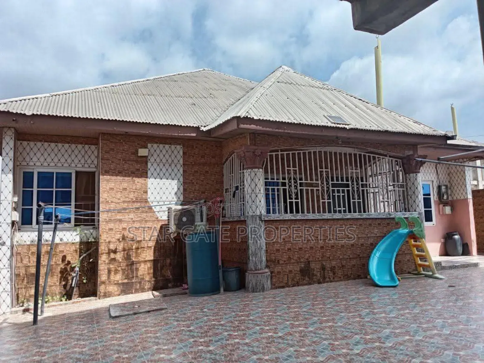 12bdrm House in Kenyasi Saaman, Kumasi Metropolitan for sale
