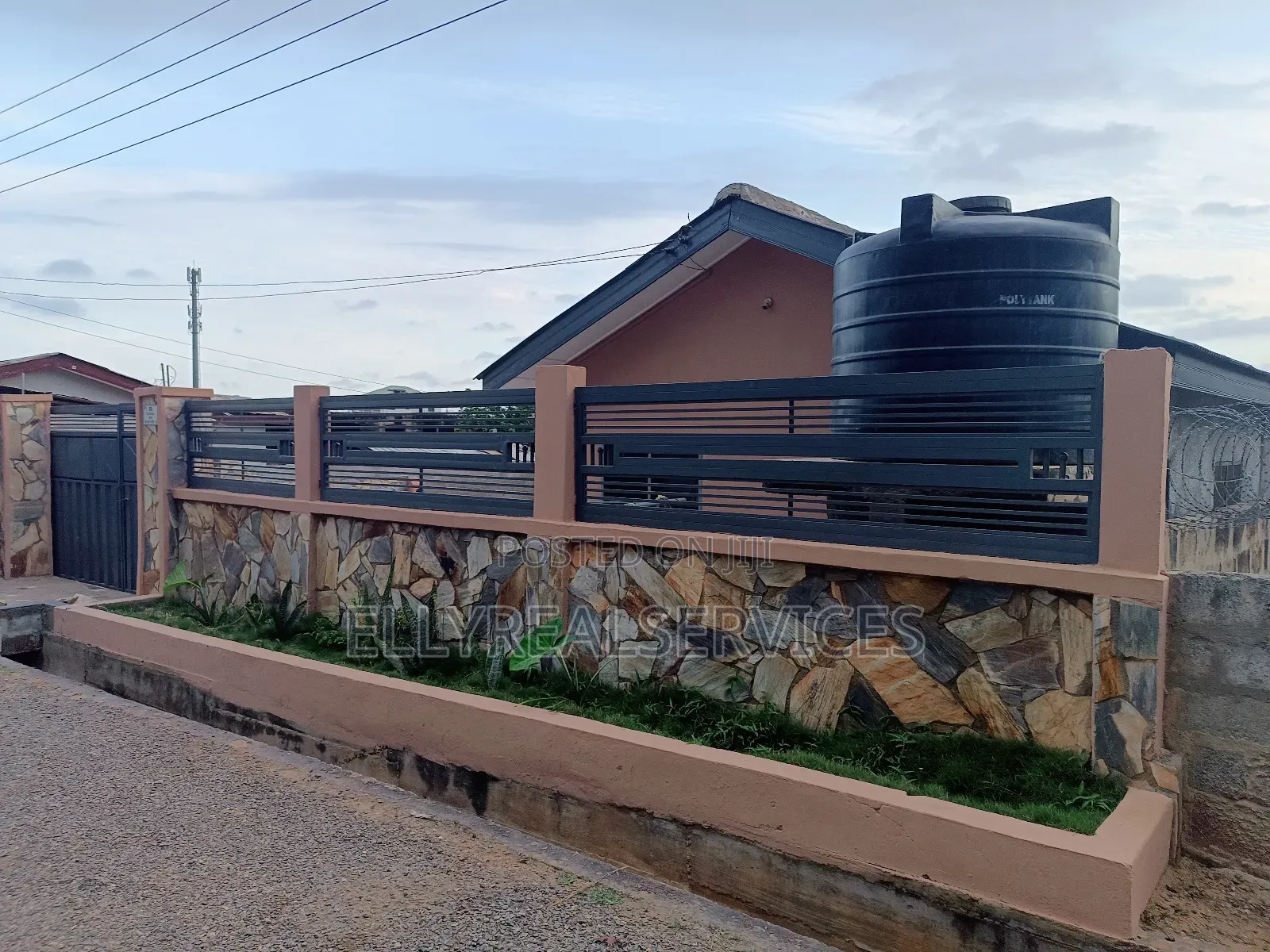 1bdrm Apartment in Ellyrealservices, Adenta for sale