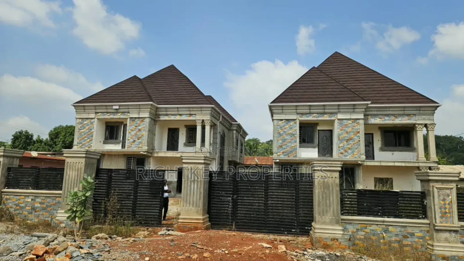 4bdrm Duplex in Rightkey, Kumasi Metropolitan for sale