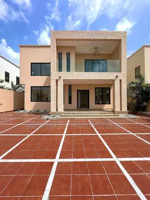 4bdrm Duplex in East Legon for sale