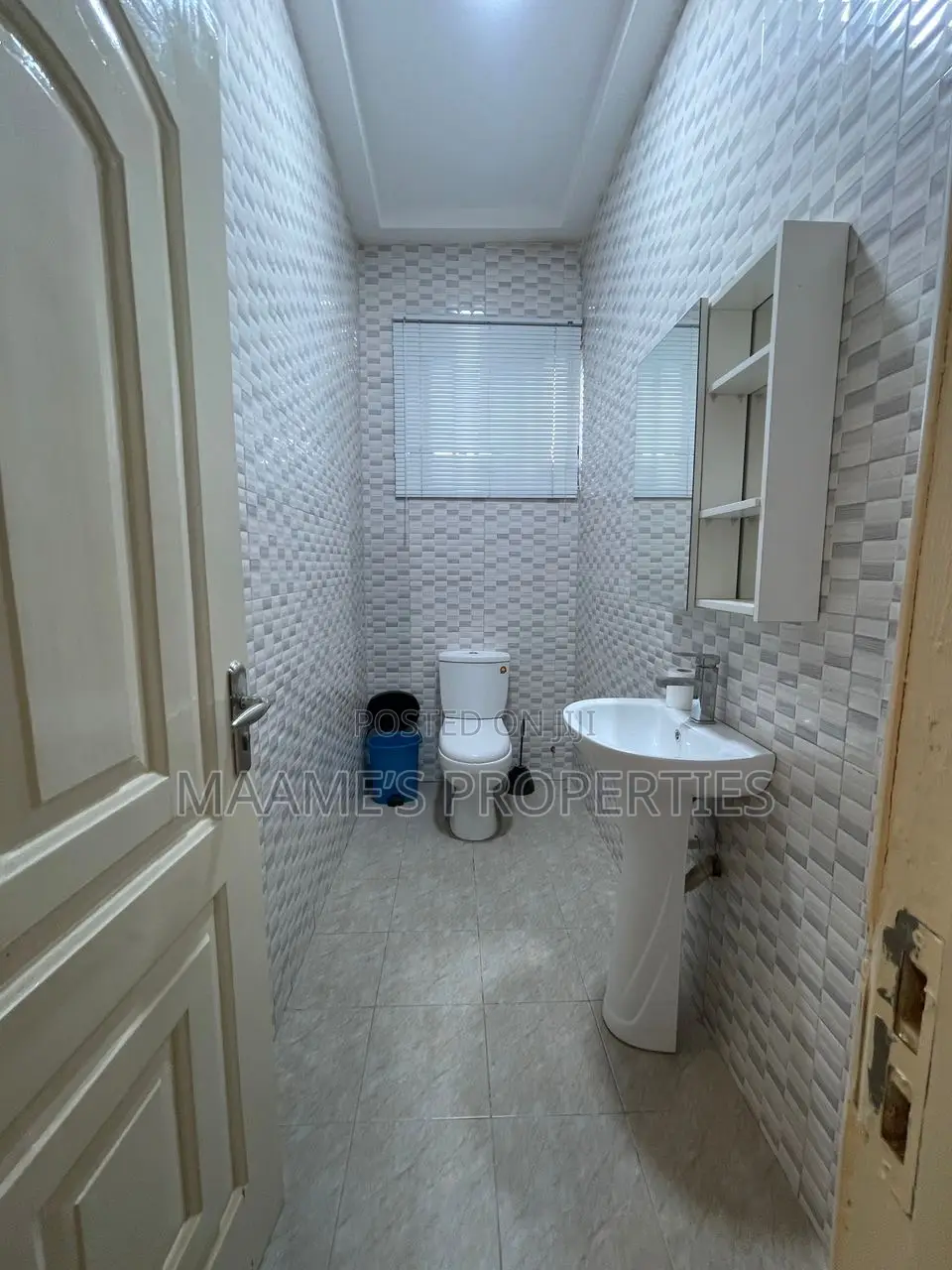 6bdrm Duplex in Pokuase for sale