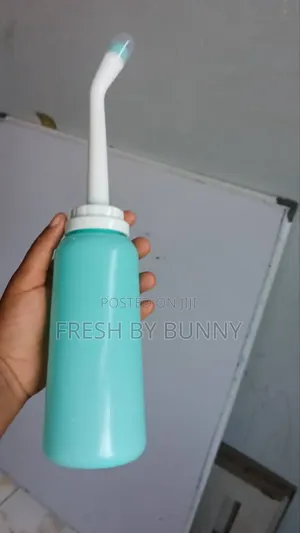Portable Bidet ( Momzy Bottle)