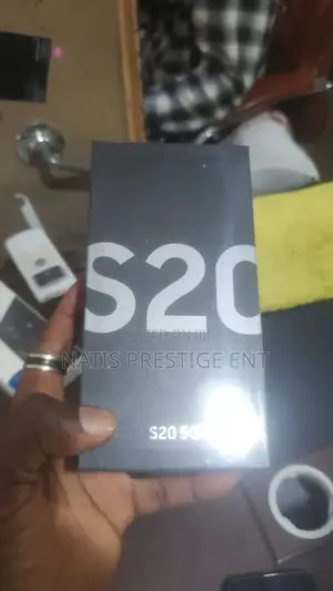 New Samsung Galaxy S20 128 GB Black