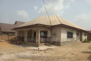 6bdrm House in Kenyasi Adwumam, Kumasi Metropolitan for sale