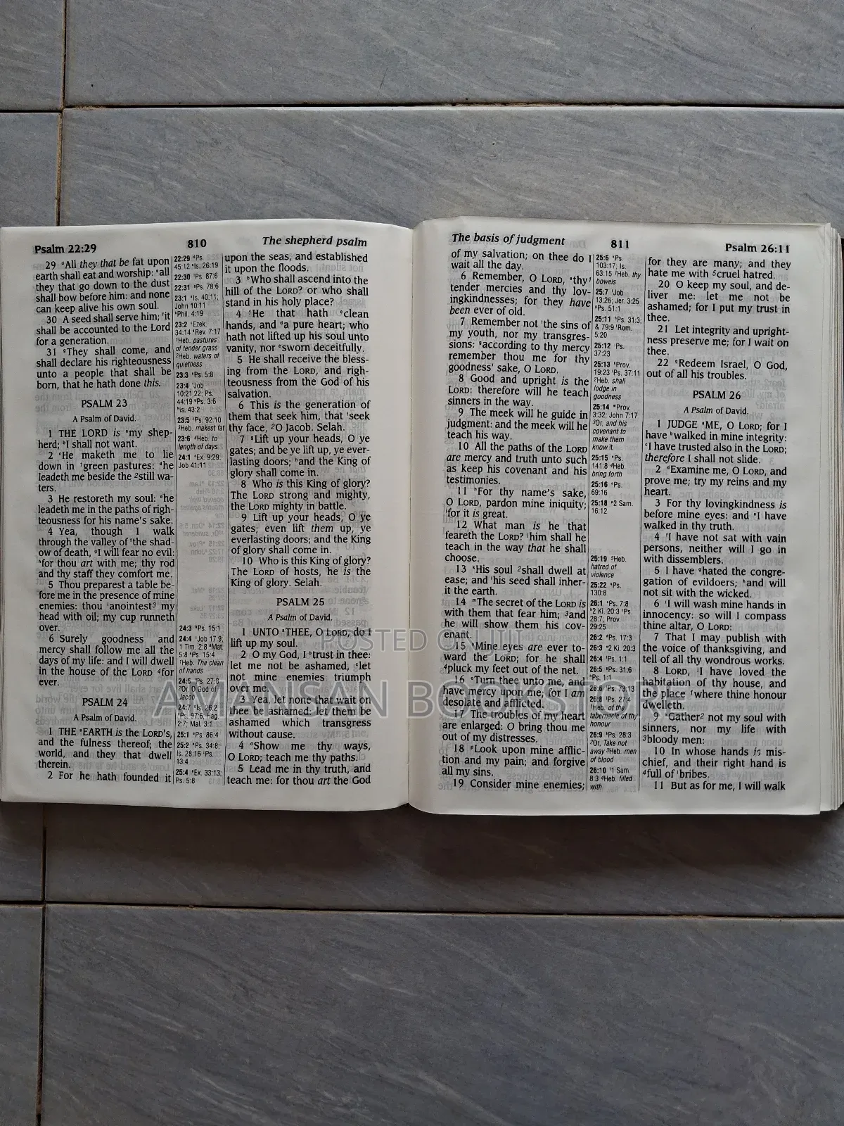King James Reference Bible: Super Giant Print Center-Column