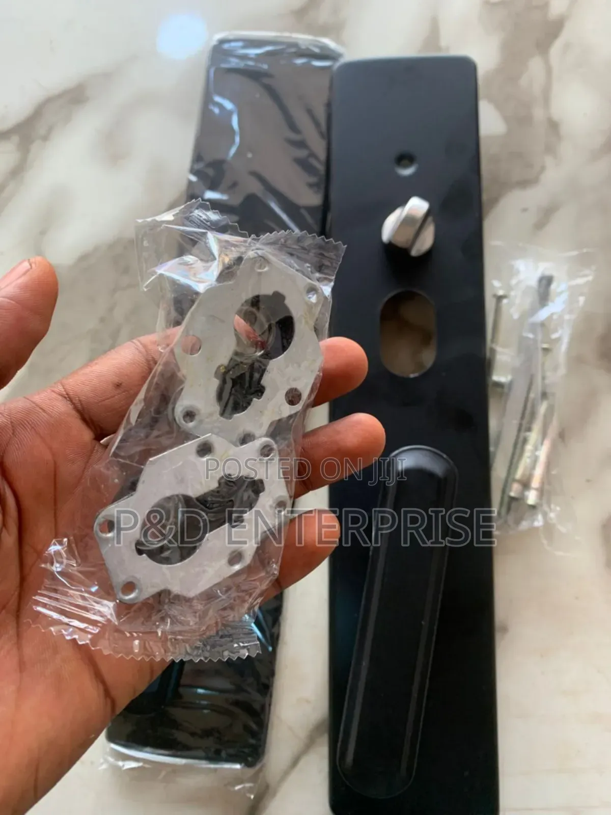Quality China Door Metal Black Handles.