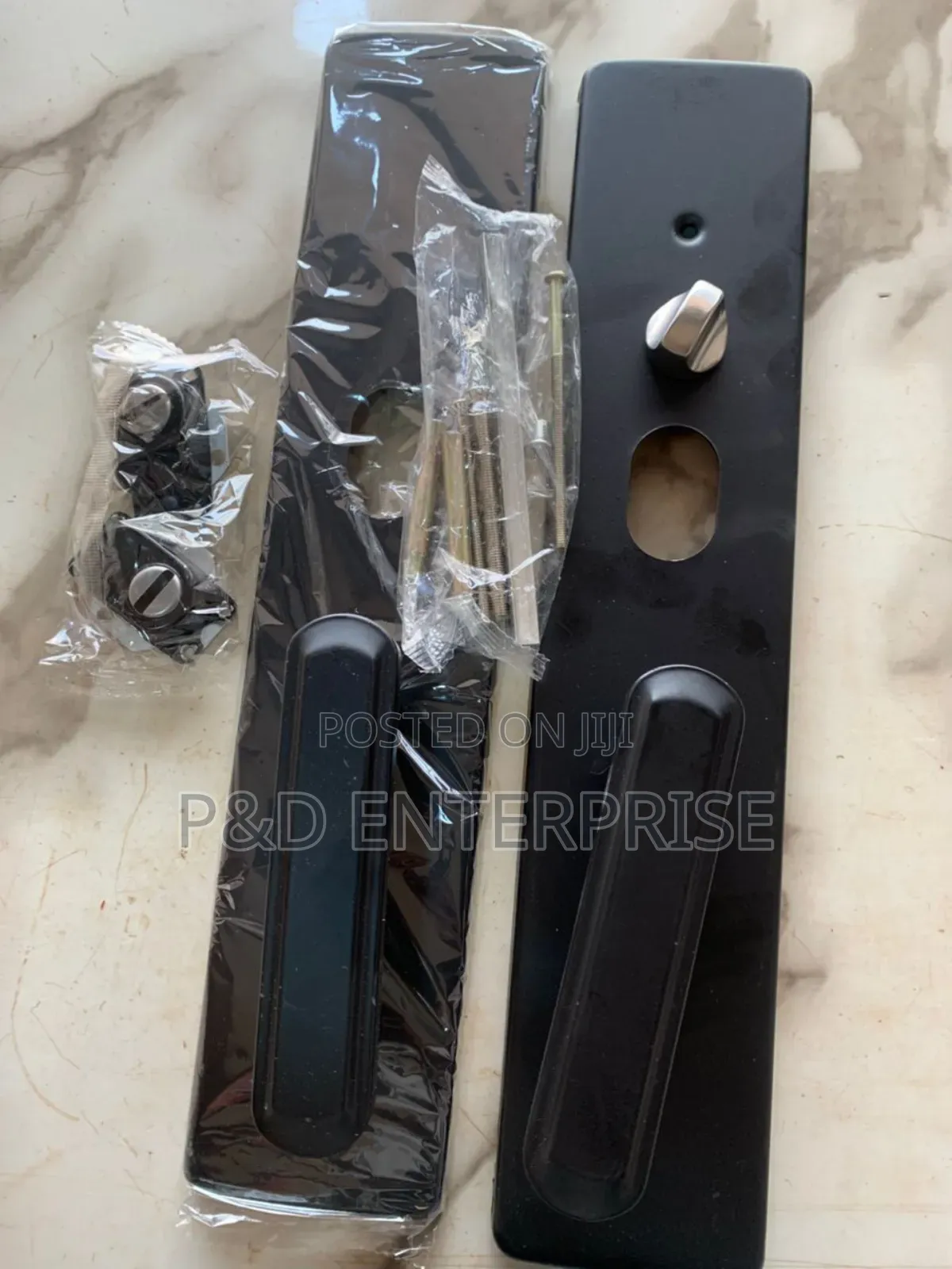 Quality China Door Metal Black Handles.