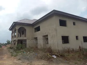9bdrm Apartment in Takoradi for sale