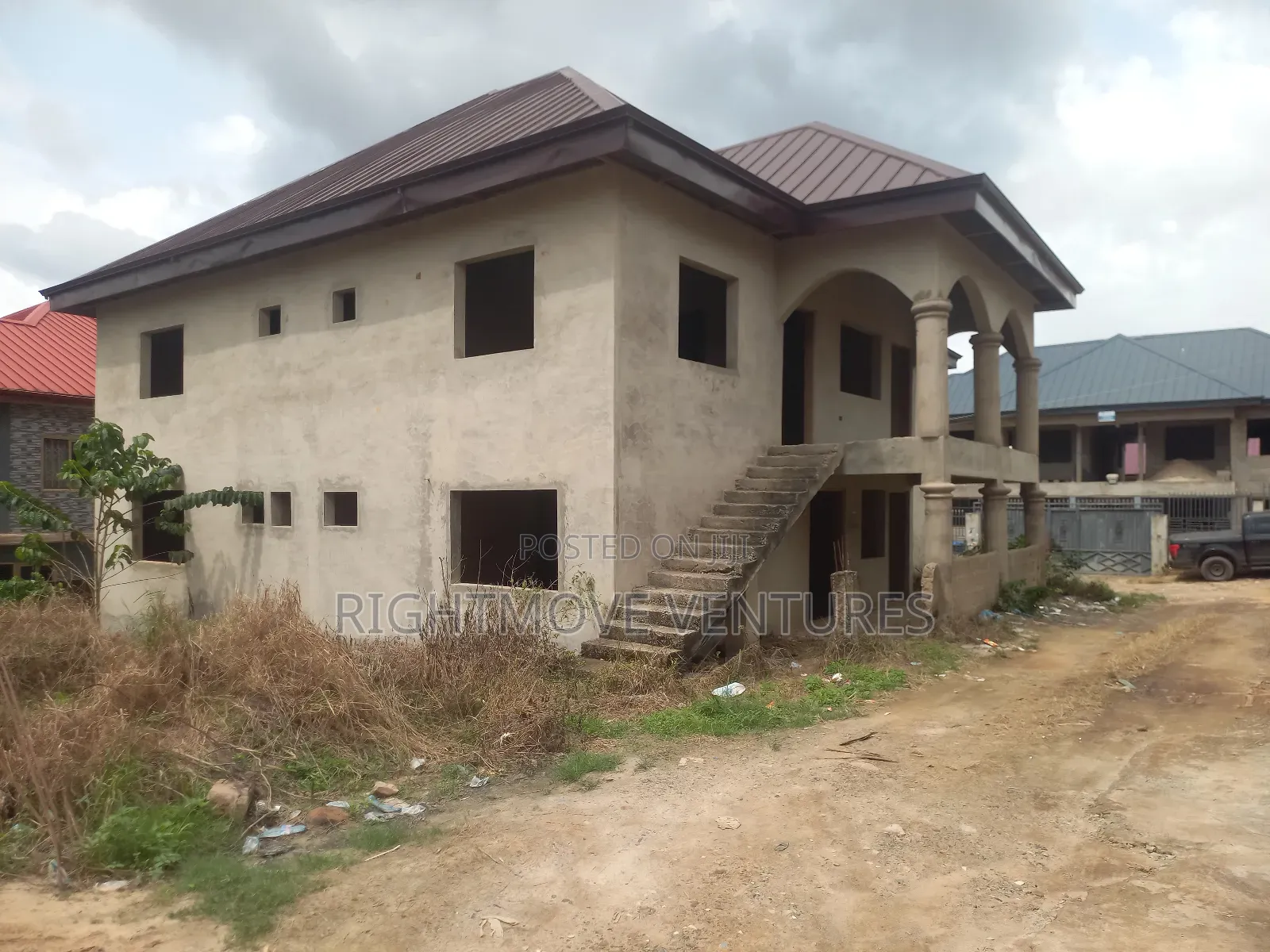 9bdrm Apartment in Takoradi for sale