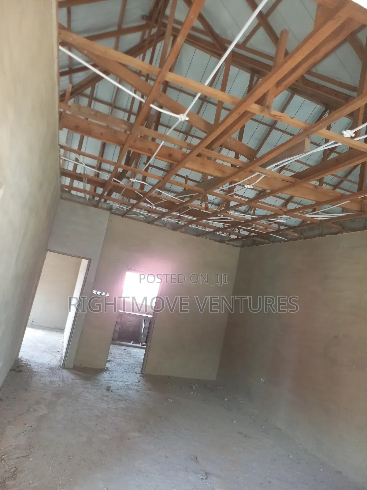 9bdrm Apartment in Takoradi for sale