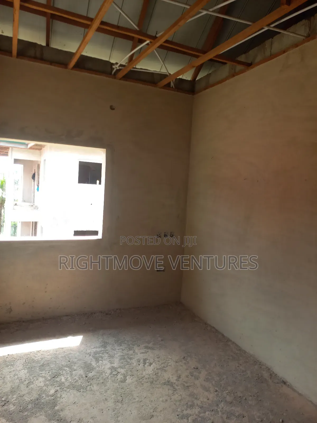 9bdrm Apartment in Takoradi for sale