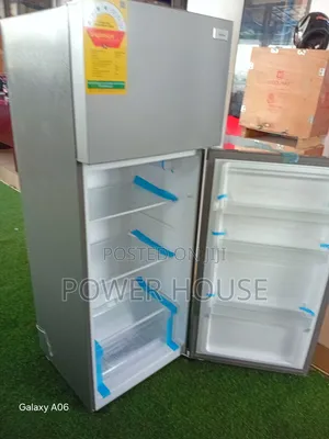 Spacious Goldstar 210l Refrigerator Freezer