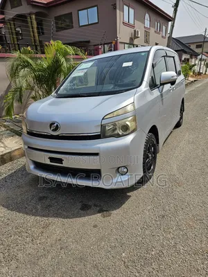 Toyota Voxy 2012 Silver