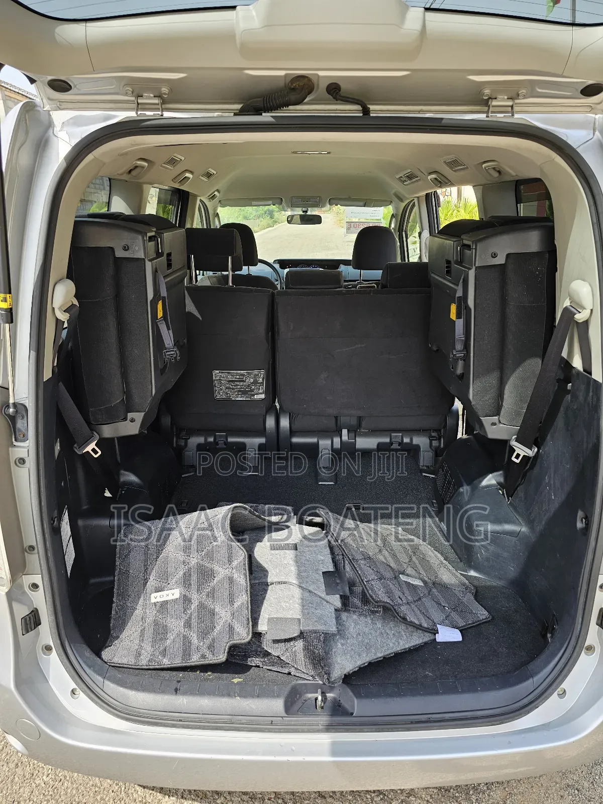 Toyota Voxy 2012 Silver