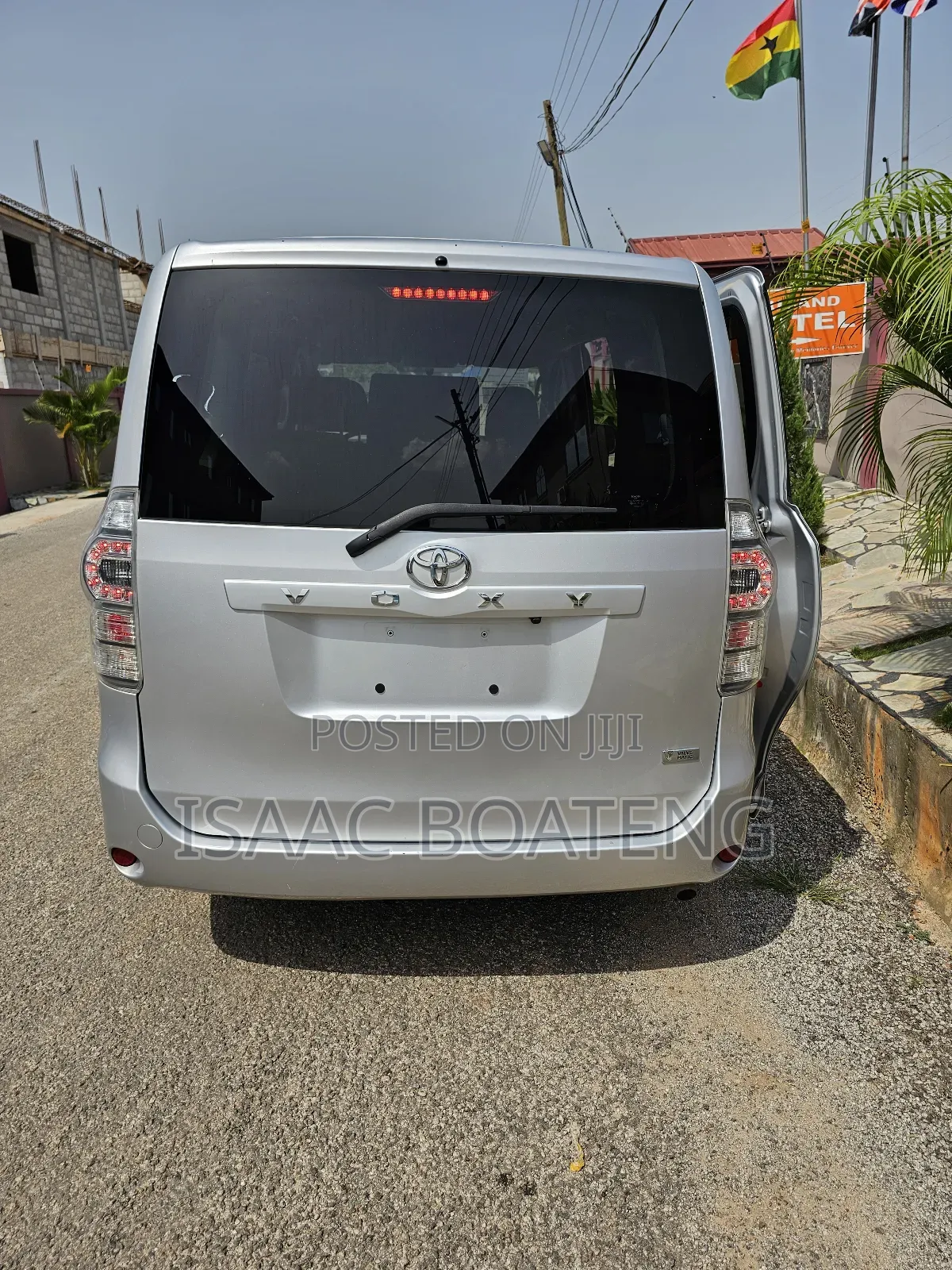 Toyota Voxy 2012 Silver