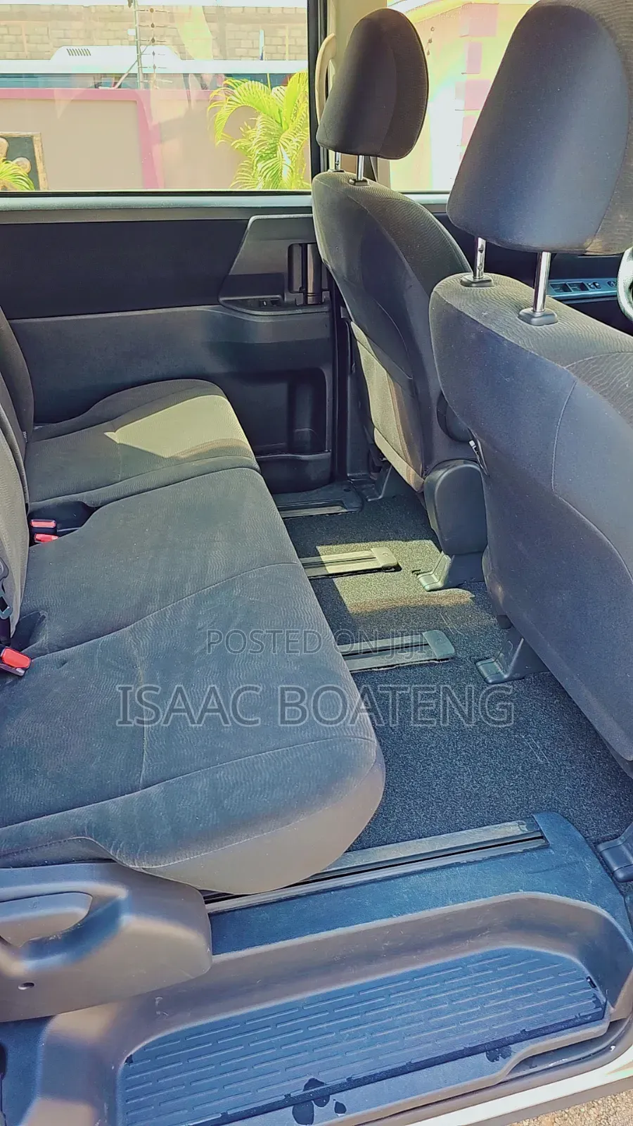 Toyota Voxy 2012 Silver