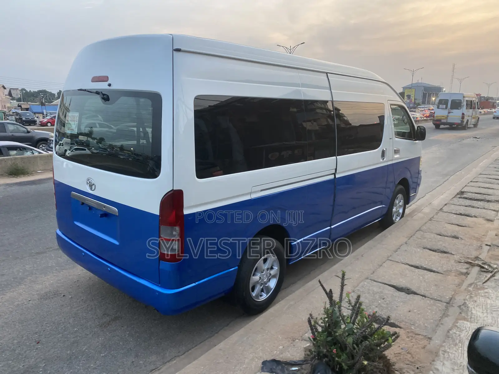 Toyota HiAce 2012 Black