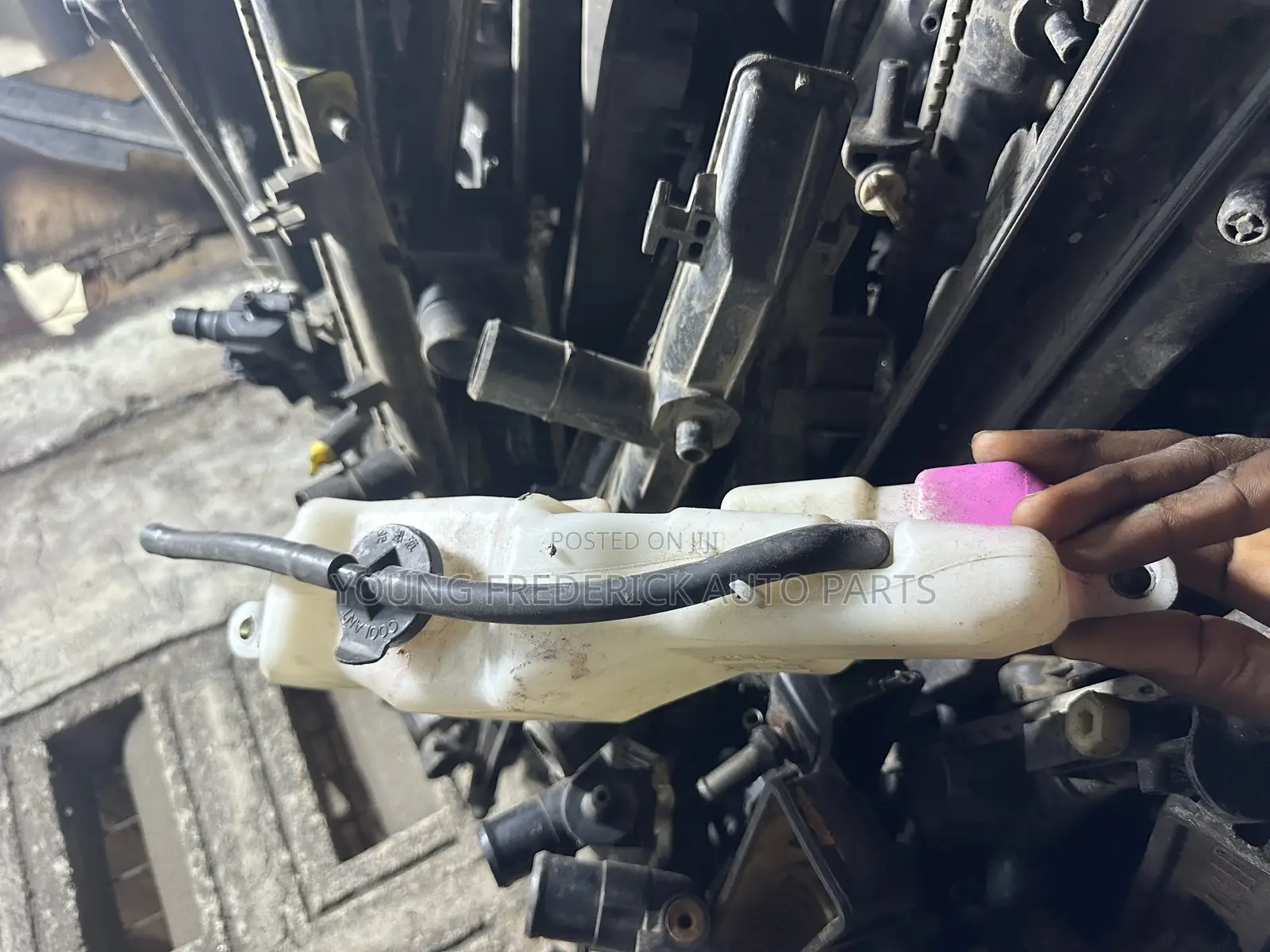 Toyota Camry 2012 Reservoir Bottle