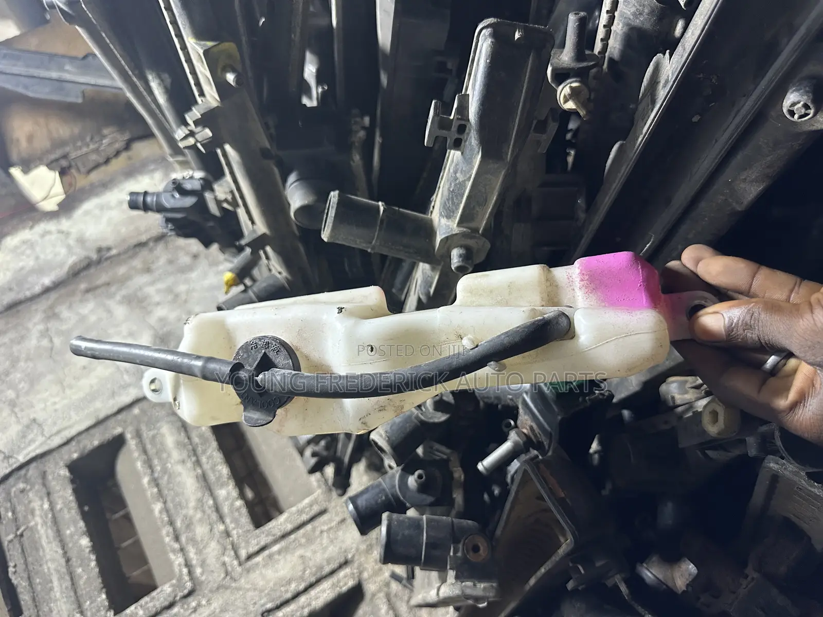 Toyota Camry 2012 Reservoir Bottle