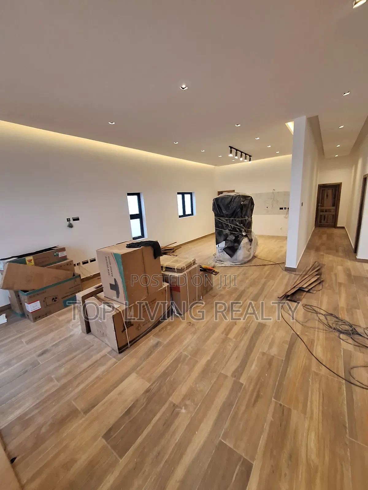 4bdrm Townhouse/Terrace in Gate, Ashaley Botwe for sale