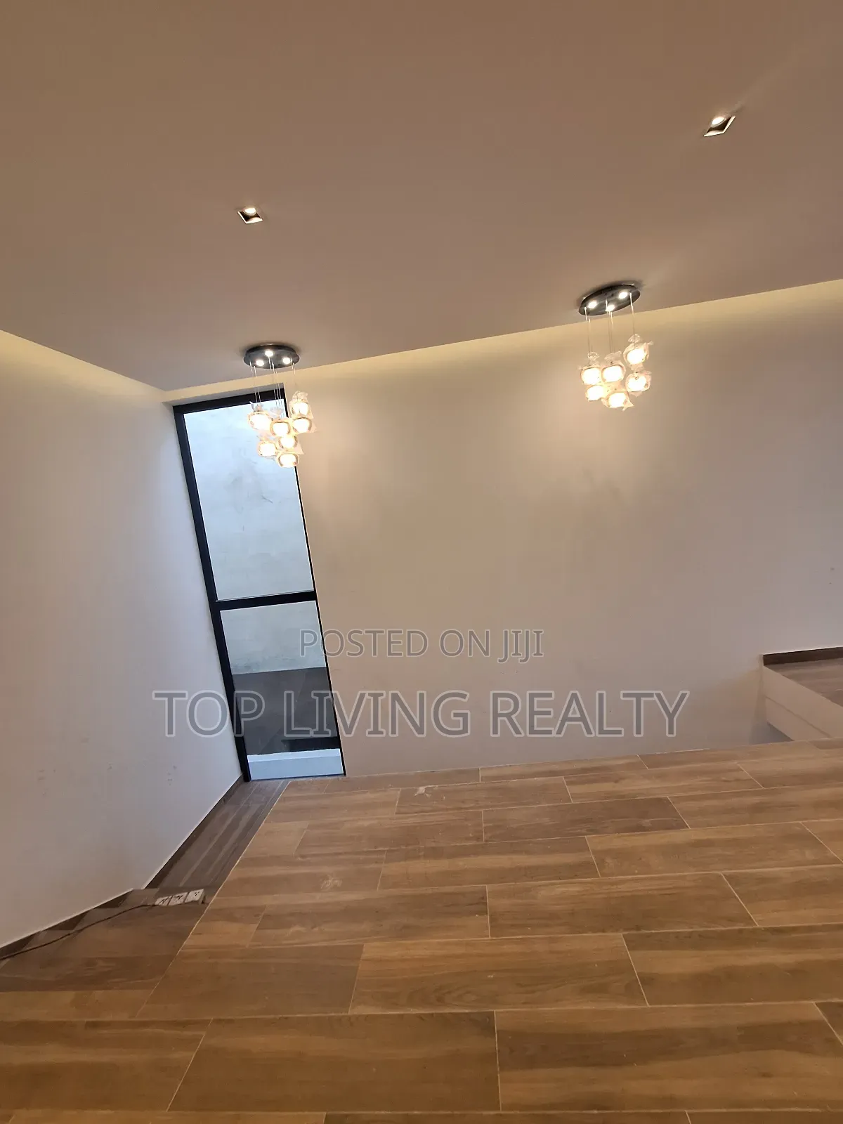 4bdrm Townhouse/Terrace in Gate, Ashaley Botwe for sale