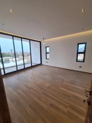 4bdrm Townhouse/Terrace in Gate, Ashaley Botwe for sale