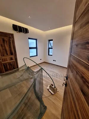 4bdrm Townhouse/Terrace in Gate, Ashaley Botwe for sale