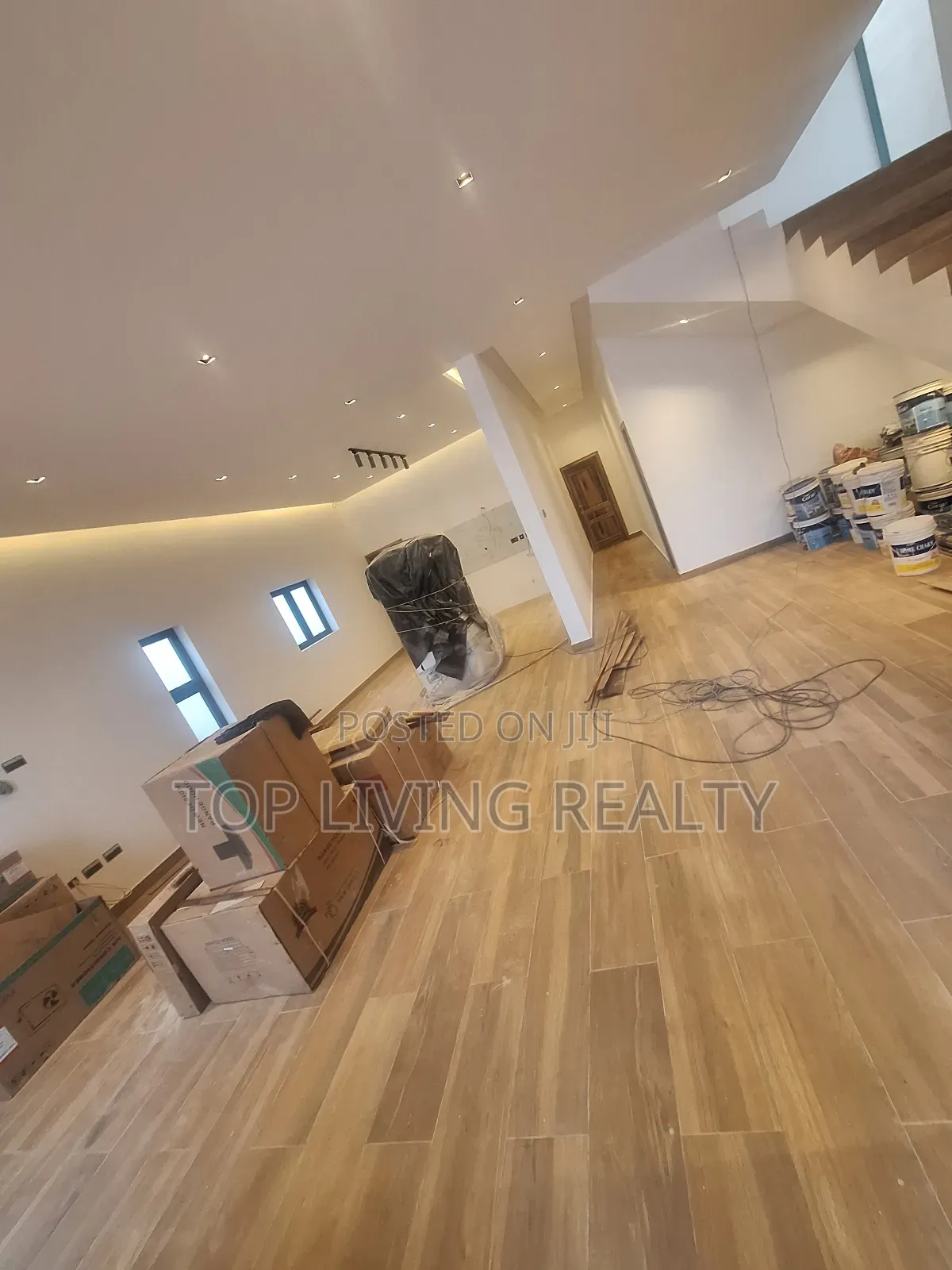 4bdrm Townhouse/Terrace in Gate, Ashaley Botwe for sale