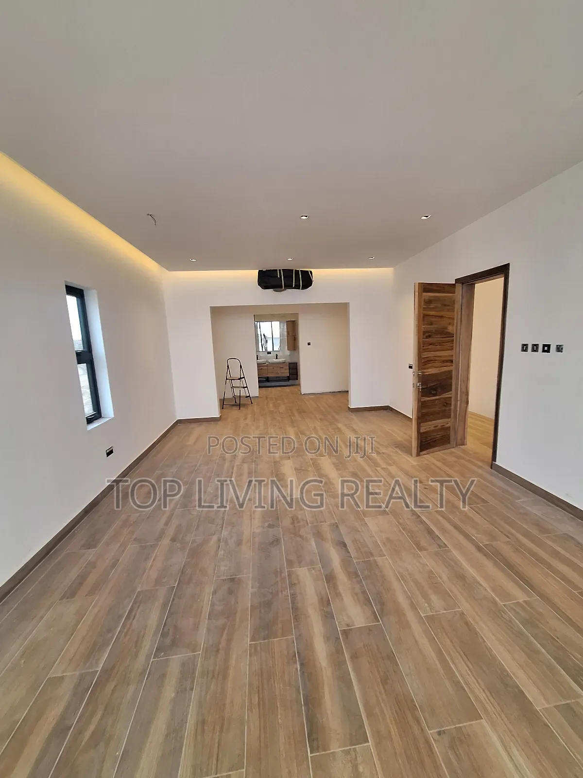 4bdrm Townhouse/Terrace in Gate, Ashaley Botwe for sale