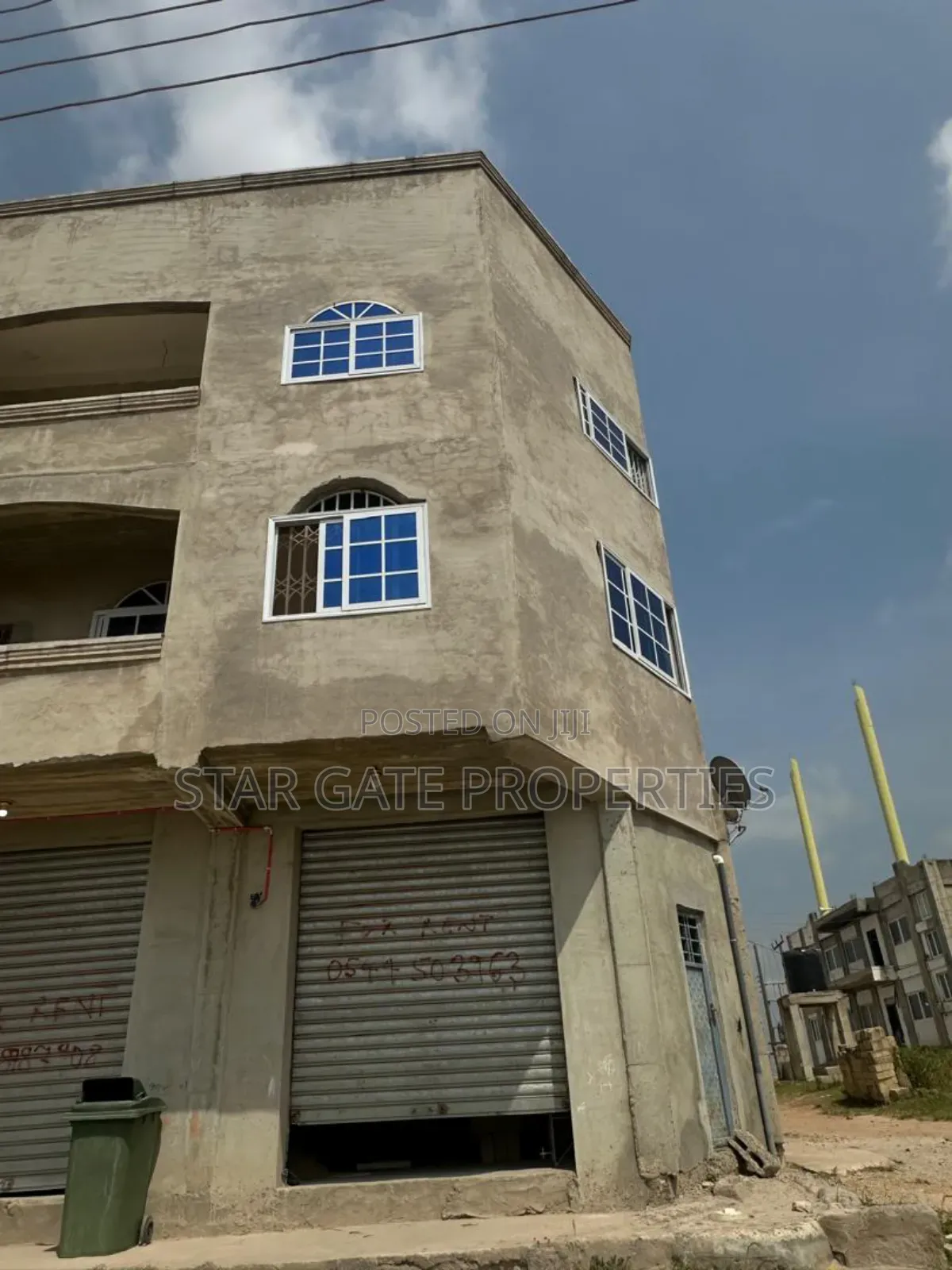 12bdrm House in Kenyasi Saaman, Kumasi Metropolitan for sale