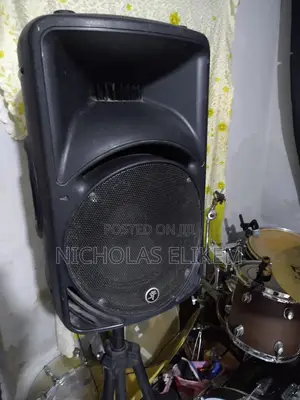 Mackie Active Speakers for Rent With Stands
