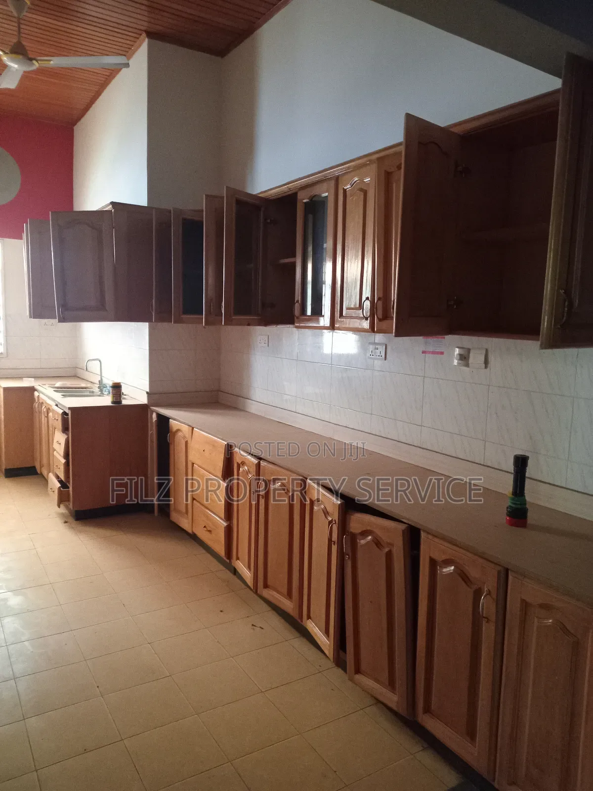 4bdrm House in Emefs Estate Afieya, Tema Metropolitan for rent