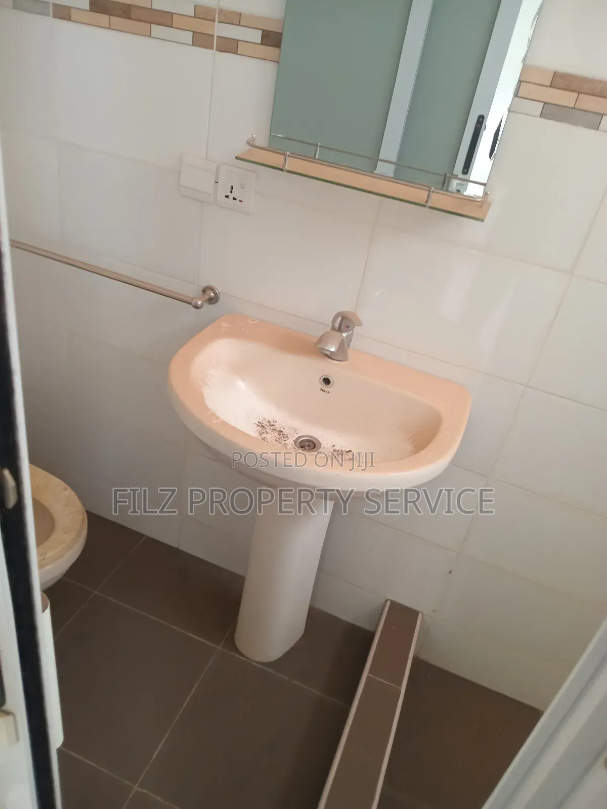 4bdrm House in Emefs Estate Afieya, Tema Metropolitan for rent
