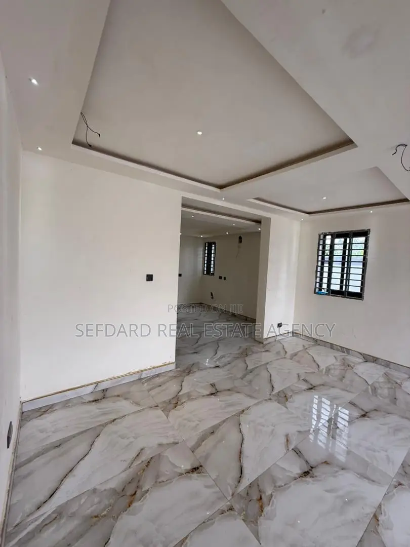 5bdrm House in SSNIT Flats for sale