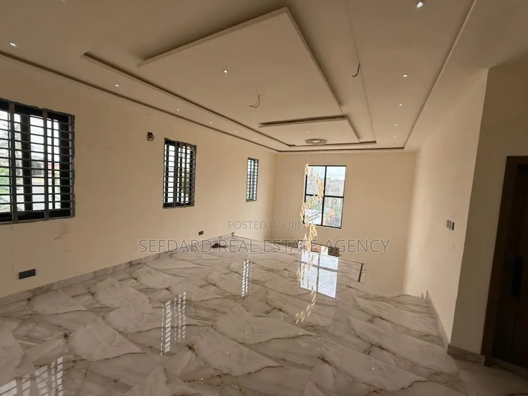 5bdrm House in SSNIT Flats for sale