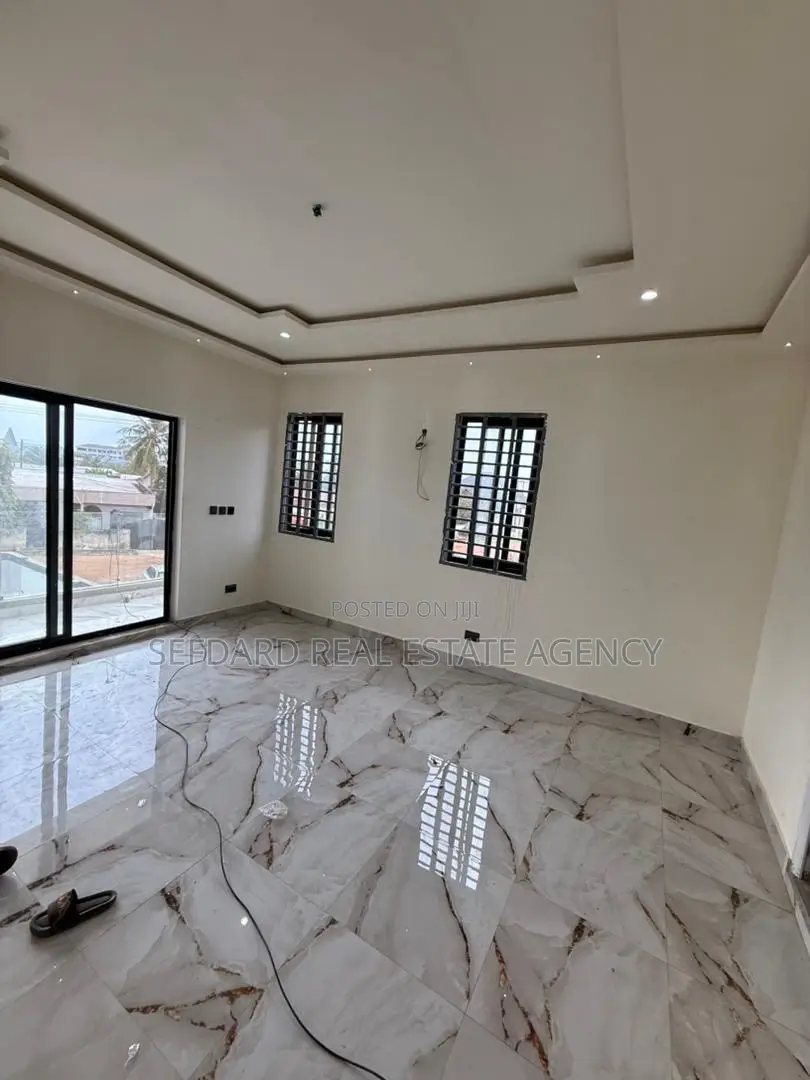 5bdrm House in SSNIT Flats for sale