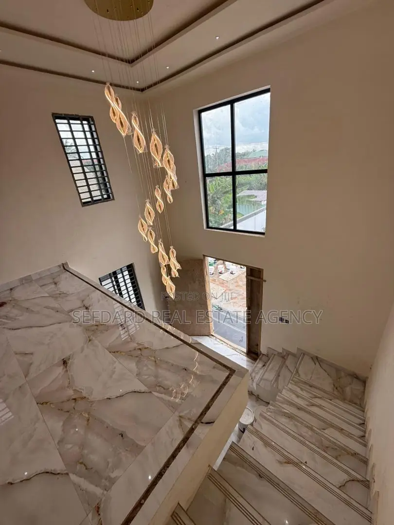 5bdrm House in SSNIT Flats for sale