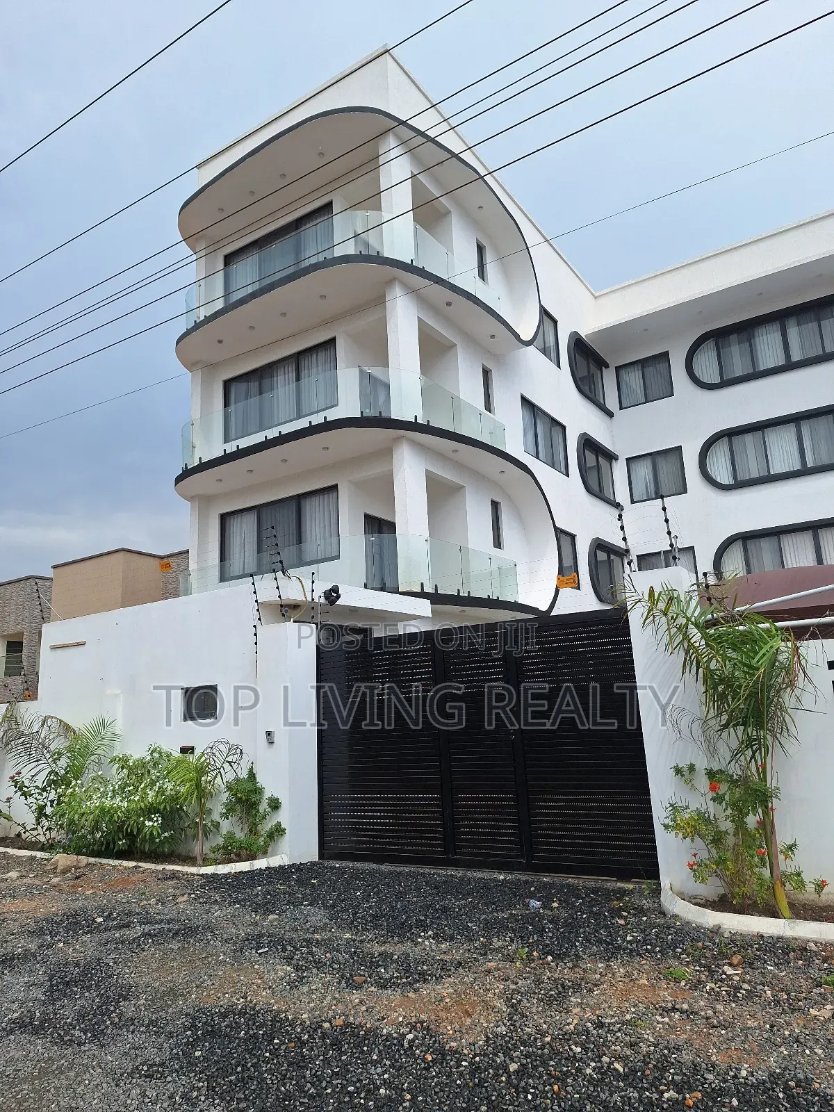 2bdrm Apartment in Tse Addo, Airport Residential Area for rent