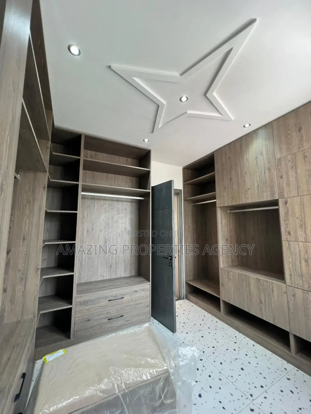 5bdrm House in West Trasacco, Adjiriganor for sale