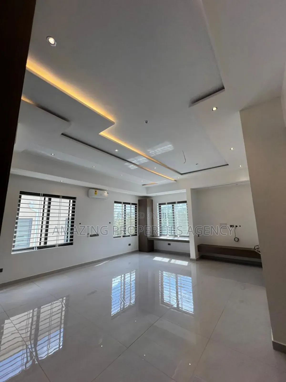 5bdrm House in West Trasacco, Adjiriganor for sale
